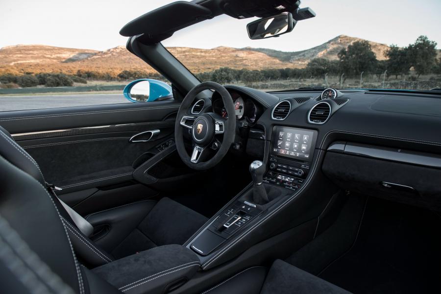 Интерьер Porsche 718 Boxster GTS (982) 2017 года  (WW) (фото 22 из 50)